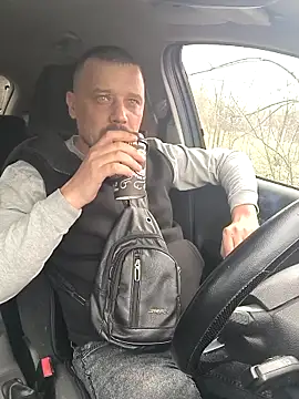 Snapshot of DanielOhCool chatting on March 17, 10:06 am DanielOhCool online show from March 17, 10:06 am