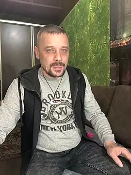 Snapshot of DanielOhCool chatting on March 17, 1:29 pm DanielOhCool online show from March 17, 1:29 pm