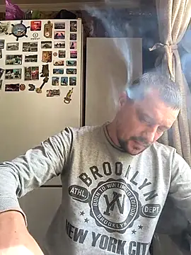 Snapshot of DanielOhCool chatting on September 16, 8:15 am DanielOhCool online show from September 16, 8:15 am