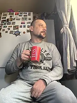 DanielOhCool online show from April 18, 6:28 am