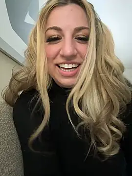 Snapshot of miamellycious chatting on January 23, 8:36 am miamellycious online show from January 23, 8:36 am