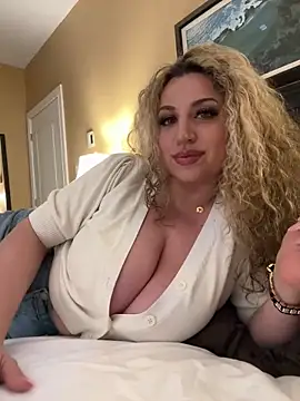 Snapshot of miamellycious chatting on February 2, 4:48 am miamellycious online show from February 2, 4:48 am