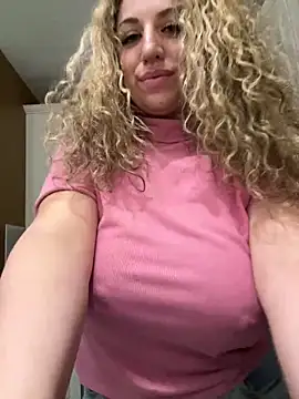 Snapshot of miamellycious chatting on February 17, 12:10 am miamellycious online show from February 17, 12:10 am