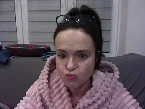 Snapshot of Vfhuj chatting on February 28, 11:01 pm Vfhuj online show from February 28, 11:01 pm