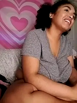 Snapshot of TasteeKitty chatting on February 4, 1:34 am TasteeKitty online show from February 4, 1:34 am