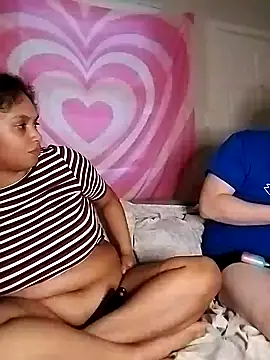 Snapshot of TasteeKitty chatting on March 1, 1:43 am TasteeKitty online show from March 1, 1:43 am