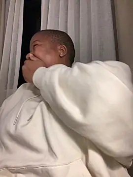 Snapshot of Muskthickgirl chatting on November 18, 12:05 am Muskthickgirl online show from November 18, 12:05 am