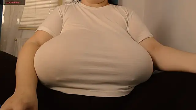 Snapshot of SenzualHotM chatting on February 19, 2:23 pm SenzualHotM online show from February 19, 2:23 pm