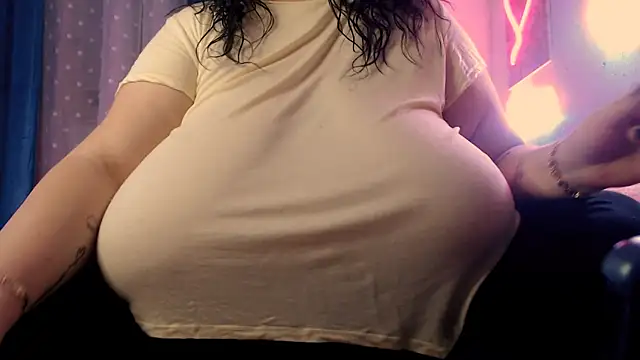 Snapshot of SenzualHotM chatting on March 16, 5:28 pm SenzualHotM online show from March 16, 5:28 pm