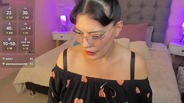 Snapshot of _Abril_W chatting on February 9, 9:06 pm Abril W online show from February 9, 9:06 pm