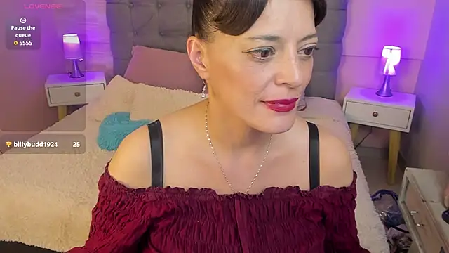 Snapshot of _Abril_W chatting on February 18, 1:43 am Abril W online show from February 18, 1:43 am
