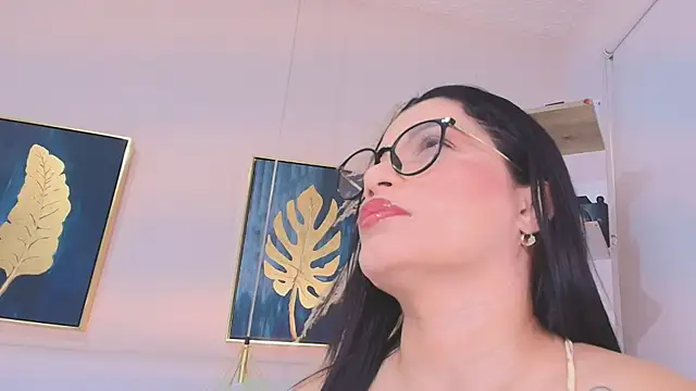 Snapshot of valerie_lya chatting on June 20, 1:03 pm valerie lya online show from June 20, 1:03 pm