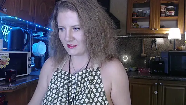 Snapshot of LizaCakes chatting on January 21, 11:13 am LizaCakes online show from January 21, 11:13 am