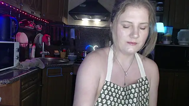 Snapshot of LizaCakes chatting on January 27, 3:18 pm LizaCakes online show from January 27, 3:18 pm