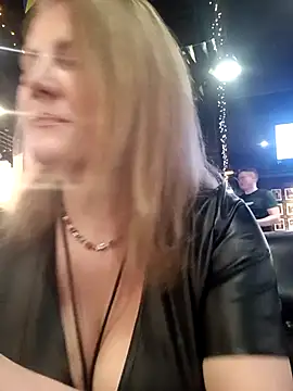 Snapshot of LizaCakes chatting on March 6, 3:35 pm LizaCakes online show from March 6, 3:35 pm