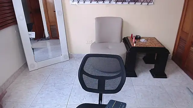 NicoleSantana online show from February 3, 10:15 pm