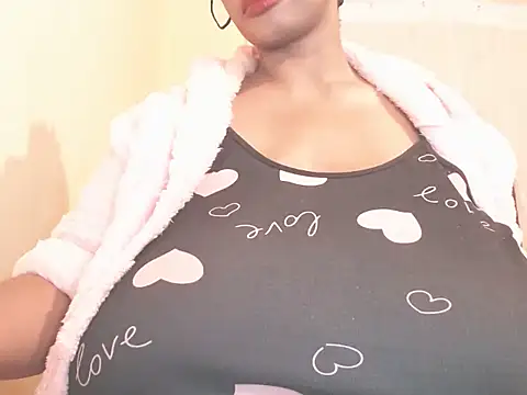 MissTits online show from April 28, 8:36 pm