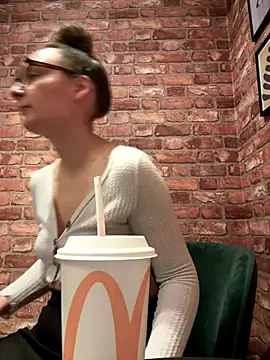 The Snowwhitee online show from January 6, 9:02 am