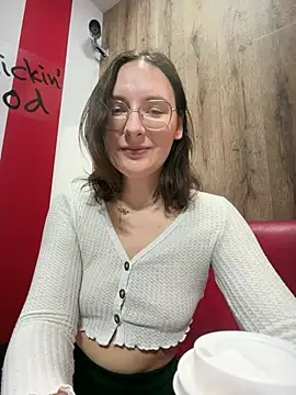 The Snowwhitee online show from April 4, 9:07 am