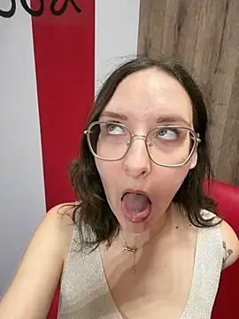 The Snowwhitee online show from April 18, 9:13 am