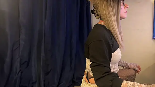 xdresserwithass online show from December 16, 5:18 pm