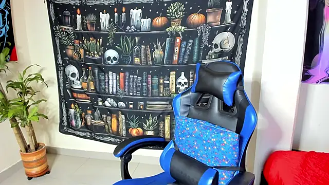 Snapshot of sally10_35 chatting on October 12, 10:31 pm sally10 35 online show from October 12, 10:31 pm