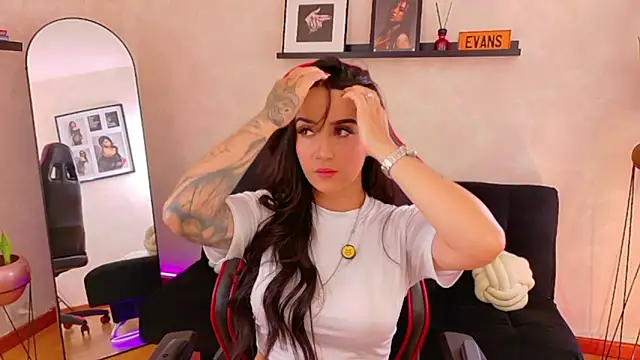 EmmyEvans1 online show from March 2, 7:32 pm