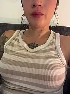 EmmyEvans1 online show from May 28, 7:33 pm