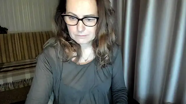 lauraoven online show from December 19, 8:10 am