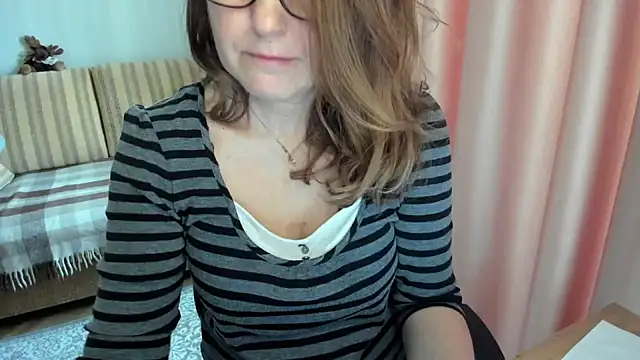 lauraoven online show from March 13, 7:26 am