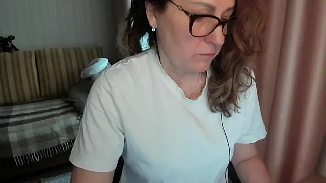 lauraoven online show from April 3, 7:28 am