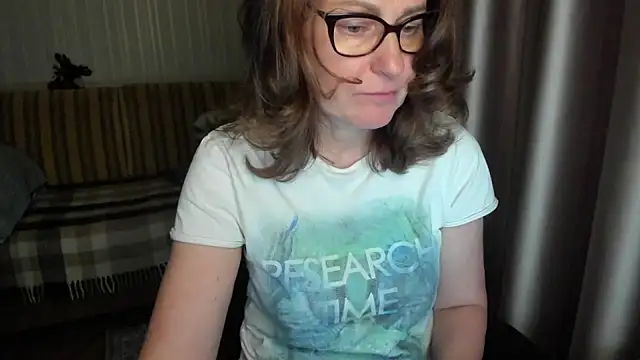 Snapshot of lauraoven chatting on April 29, 6:03 pm lauraoven online show from April 29, 6:03 pm