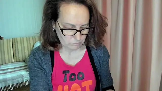 Snapshot of lauraoven chatting on May 15, 7:59 am lauraoven online show from May 15, 7:59 am