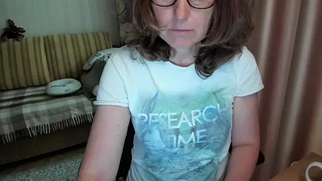 Snapshot of lauraoven chatting on May 26, 2:46 pm lauraoven online show from May 26, 2:46 pm