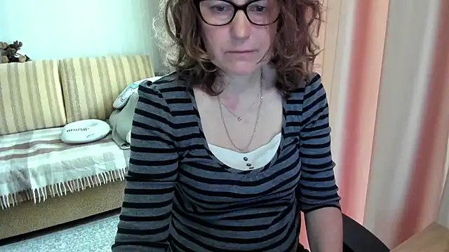 Snapshot of lauraoven chatting on May 27, 6:21 am lauraoven online show from May 27, 6:21 am