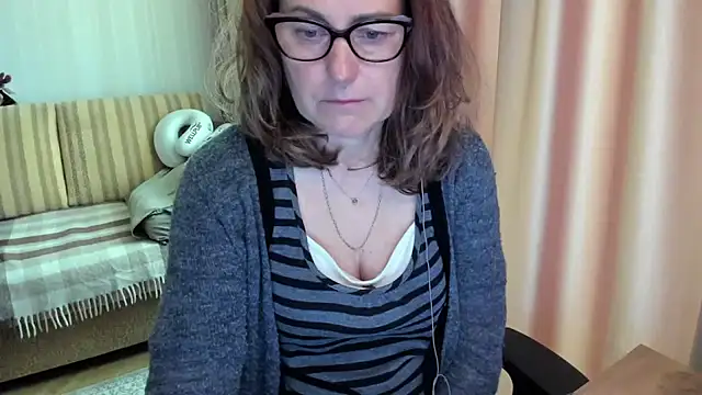 Snapshot of lauraoven chatting on June 3, 7:22 am lauraoven online show from June 3, 7:22 am