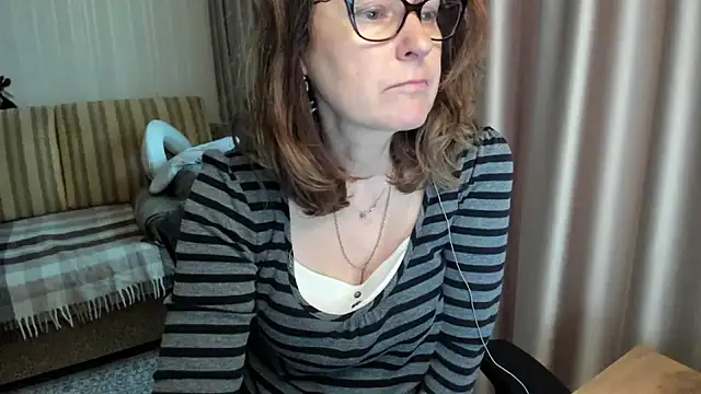 Snapshot of lauraoven chatting on June 3, 5:18 pm lauraoven online show from June 3, 5:18 pm