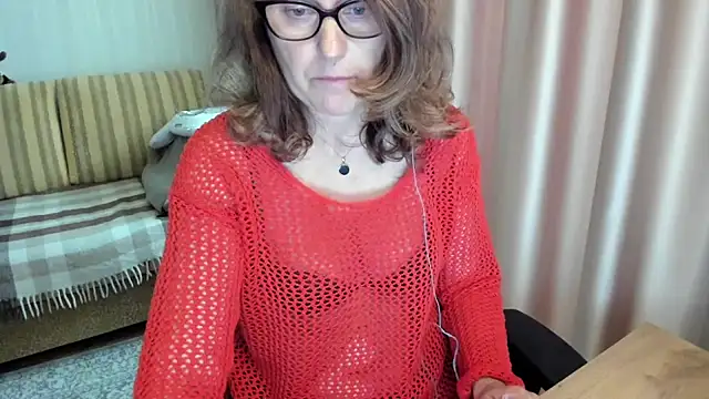 Snapshot of lauraoven chatting on June 14, 11:34 am lauraoven online show from June 14, 11:34 am