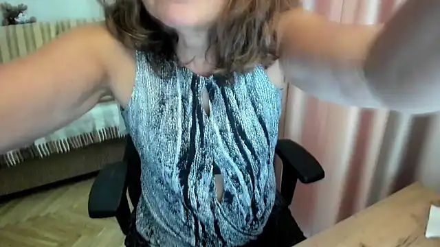 lauraoven online show from August 4, 1:25 pm