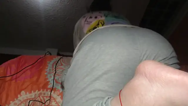 prettyangelsquirt online show from April 16, 12:00 am