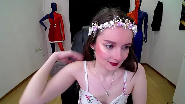 Snapshot of CloudGrace chatting on February 4, 3:22 am CloudGrace online show from February 4, 3:22 am