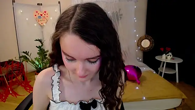Snapshot of CloudGrace chatting on February 15, 12:26 am CloudGrace online show from February 15, 12:26 am