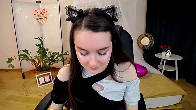 Snapshot of CloudGrace chatting on February 16, 6:21 pm CloudGrace online show from February 16, 6:21 pm