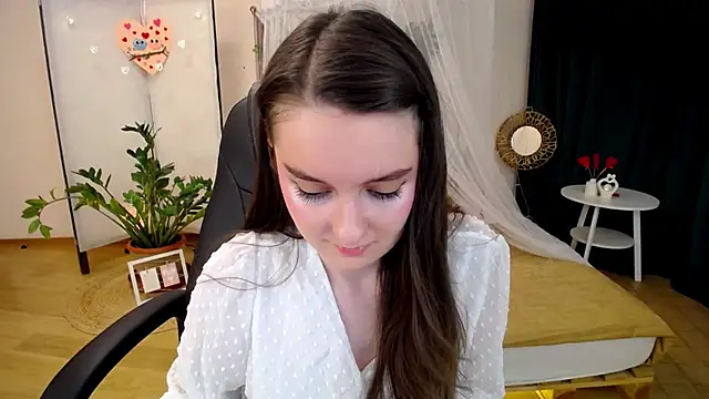 Snapshot of CloudGrace chatting on February 16, 9:27 pm CloudGrace online show from February 16, 9:27 pm