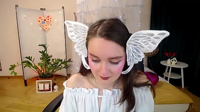 Snapshot of CloudGrace chatting on February 19, 3:17 am CloudGrace online show from February 19, 3:17 am
