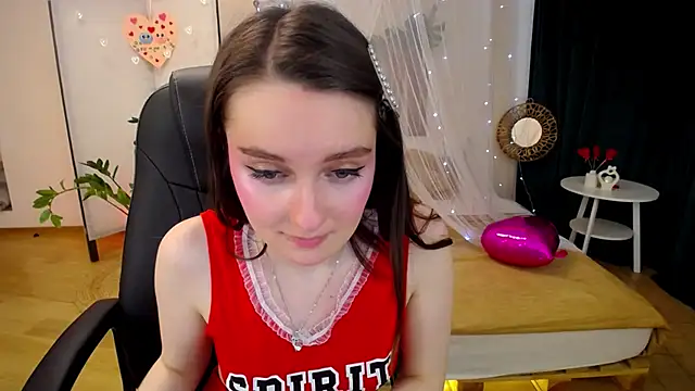 Snapshot of CloudGrace chatting on February 19, 12:33 pm CloudGrace online show from February 19, 12:33 pm