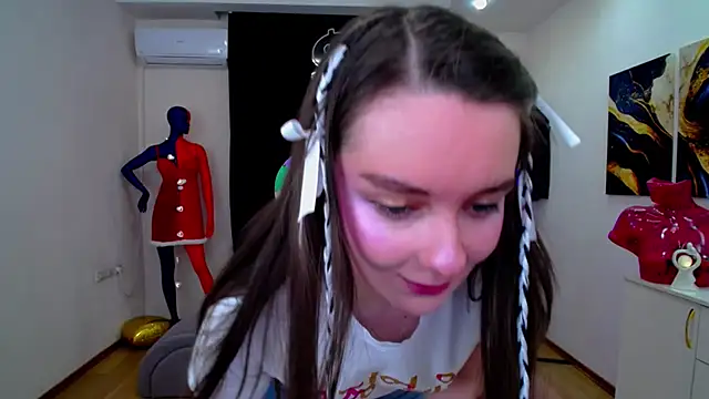 Snapshot of CloudGrace chatting on February 20, 10:16 am CloudGrace online show from February 20, 10:16 am
