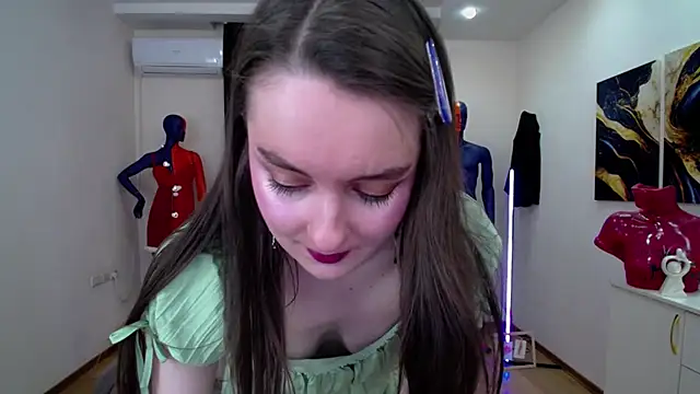 Snapshot of CloudGrace chatting on February 21, 10:17 am CloudGrace online show from February 21, 10:17 am