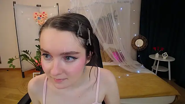 Snapshot of CloudGrace chatting on February 26, 6:11 pm CloudGrace online show from February 26, 6:11 pm