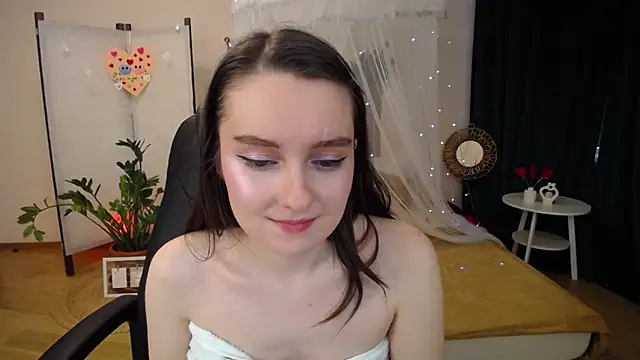 Snapshot of CloudGrace chatting on March 3, 6:26 am CloudGrace online show from March 3, 6:26 am